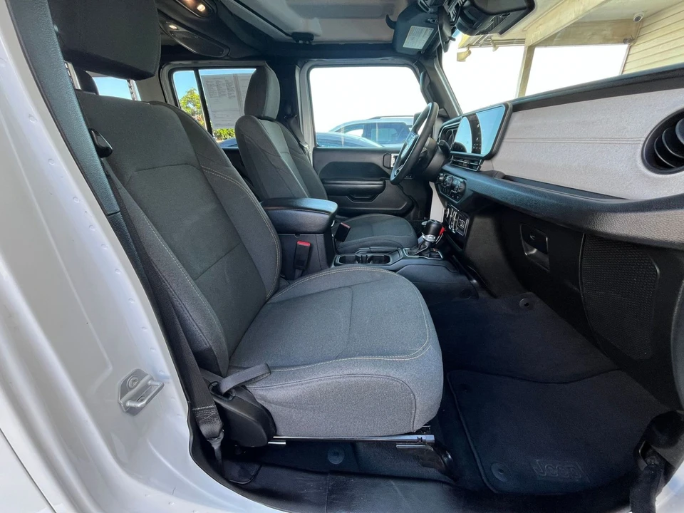 2025 Jeep JL Wrangler - Image 29 of 31