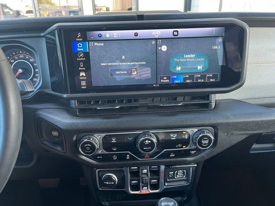 2025 Jeep JL Wrangler - Image 19 of 31