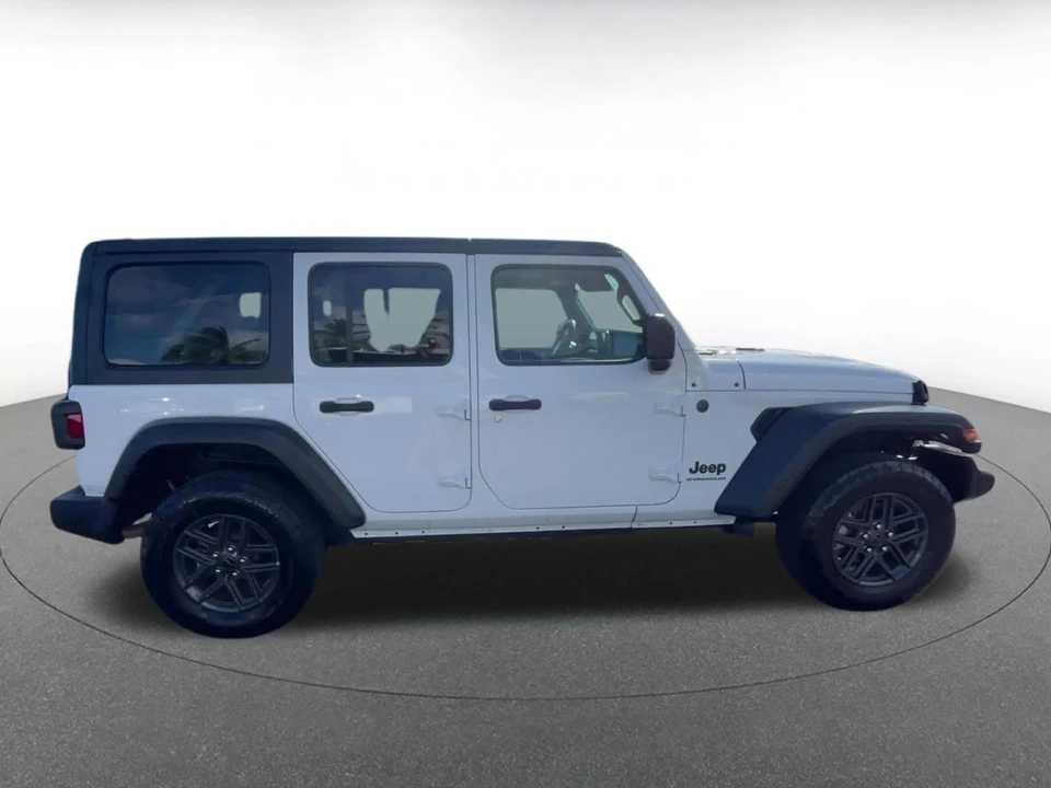 2025 Jeep JL Wrangler - Image 18 of 31