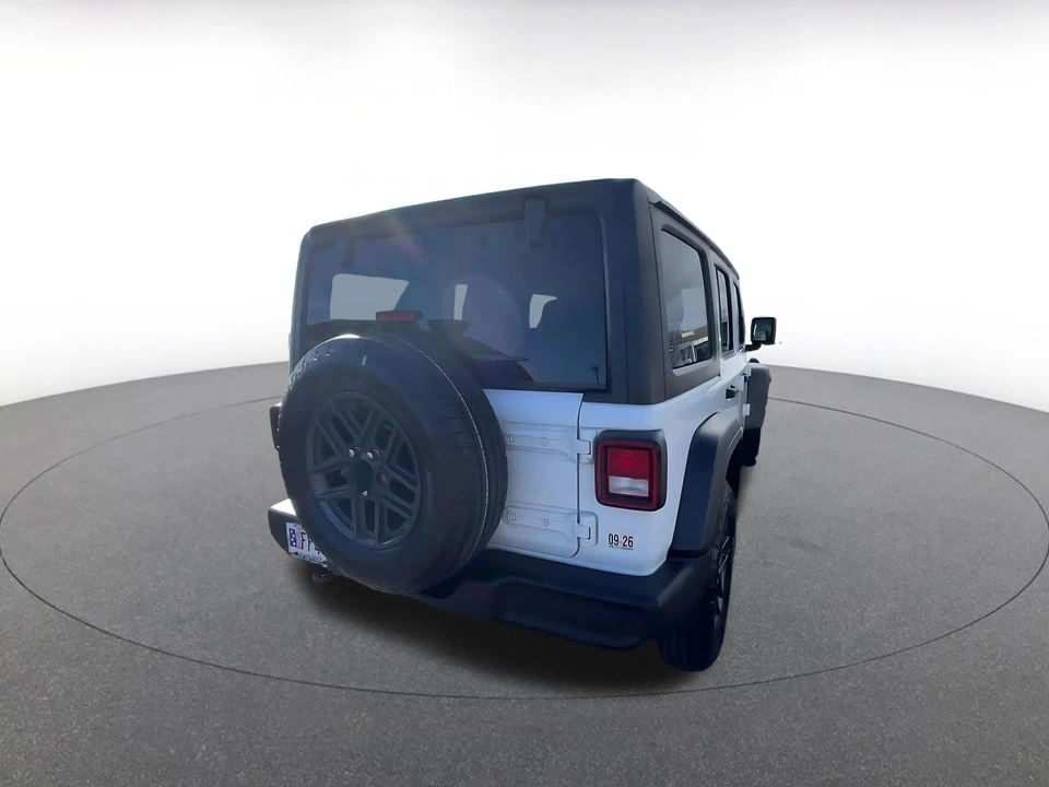 2025 Jeep JL Wrangler - Image 17 of 31