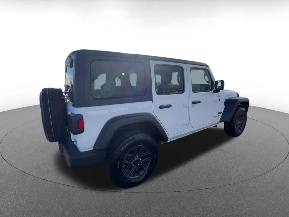 2025 Jeep JL Wrangler - Image 16 of 31