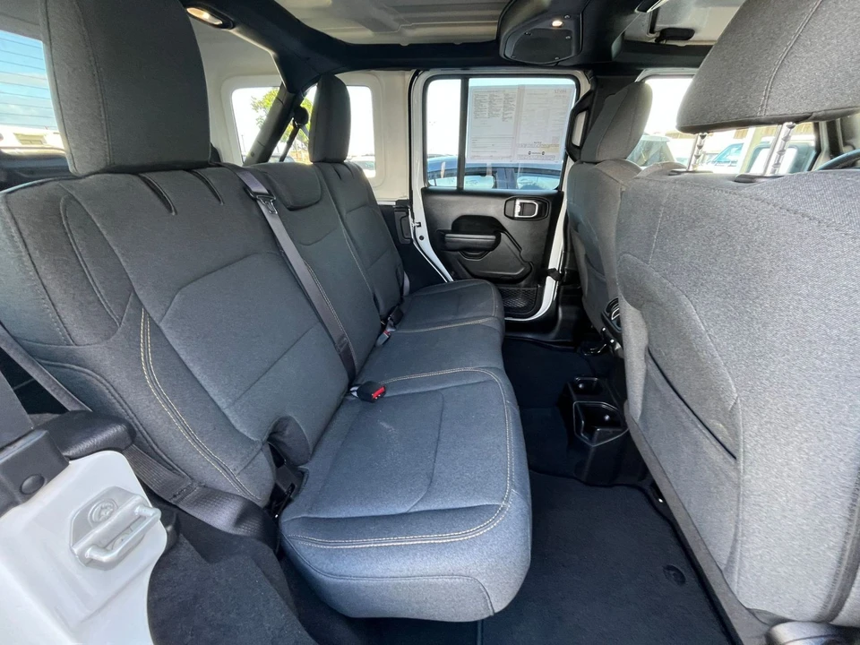 2025 Jeep JL Wrangler - Image 27 of 31