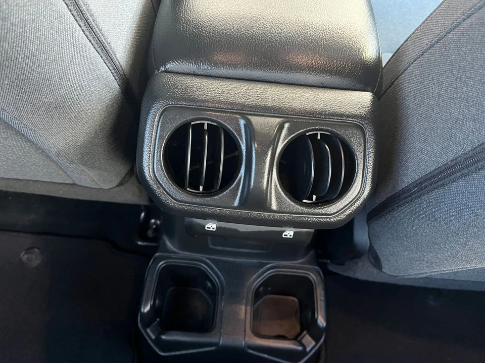 2025 Jeep JL Wrangler - Image 25 of 31