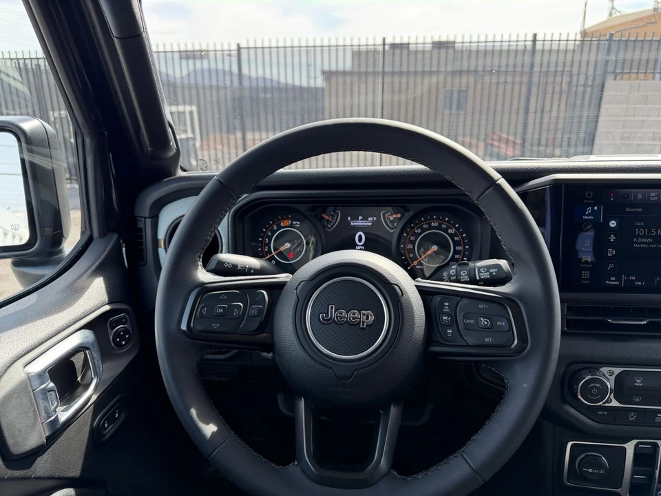 2025 Jeep JL Wrangler - Image 30 of 31