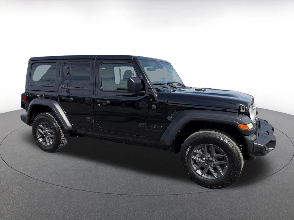2025 Jeep JL Wrangler - Image 16 of 31