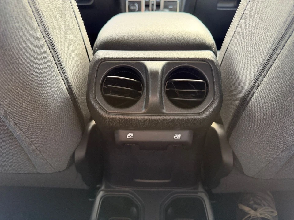 2025 Jeep JL Wrangler - Image 24 of 31