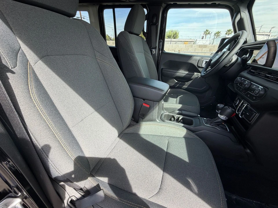 2025 Jeep JL Wrangler - Image 30 of 31
