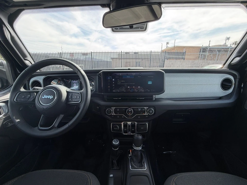 2025 Jeep JL Wrangler - Image 29 of 31