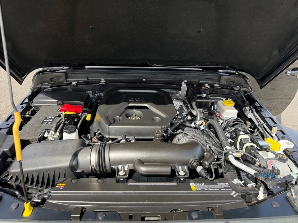 2025 Jeep JL Wrangler - Image 28 of 31