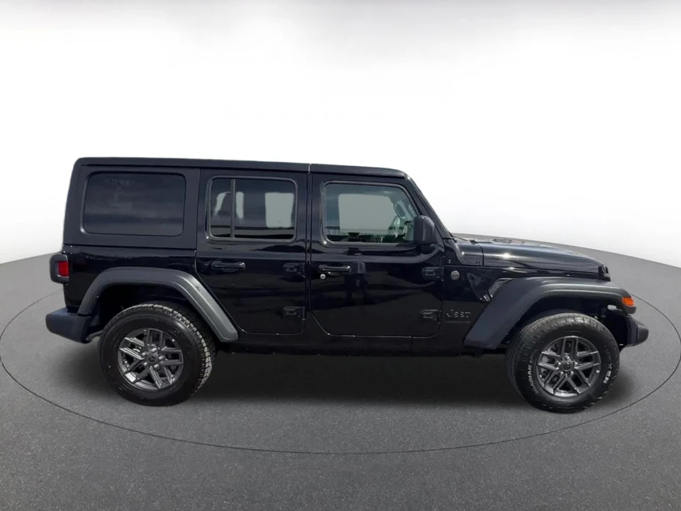 2025 Jeep JL Wrangler - Image 14 of 31