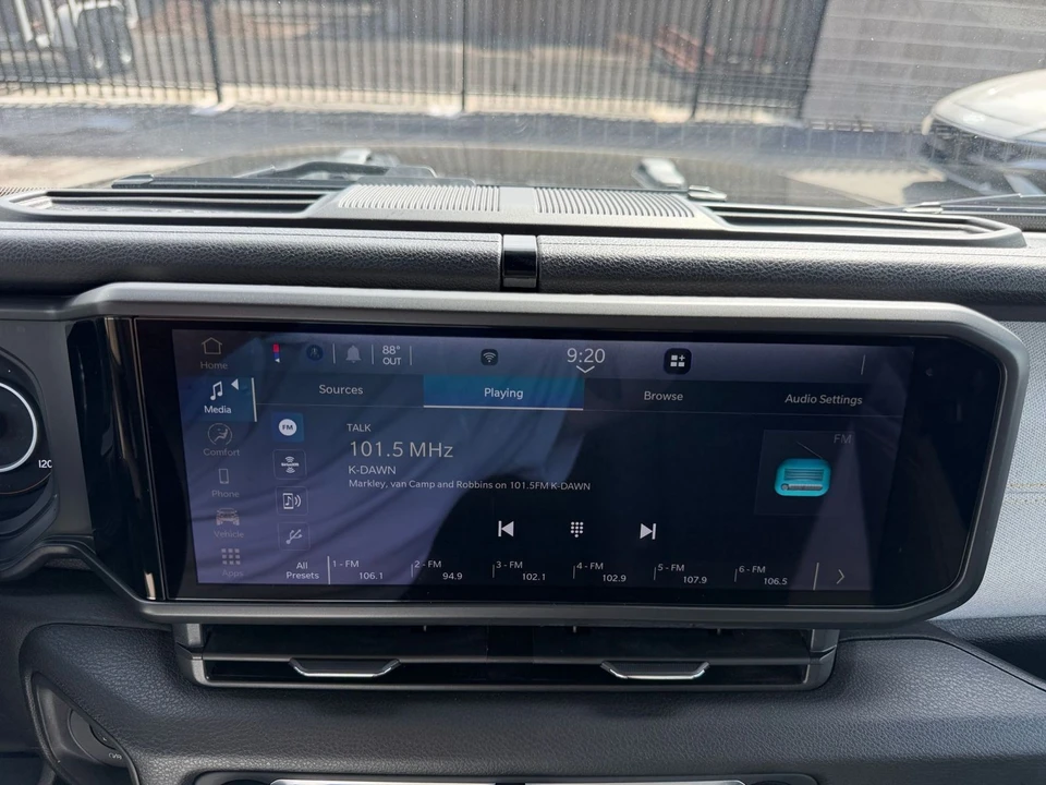 2025 Jeep JL Wrangler - Image 18 of 31