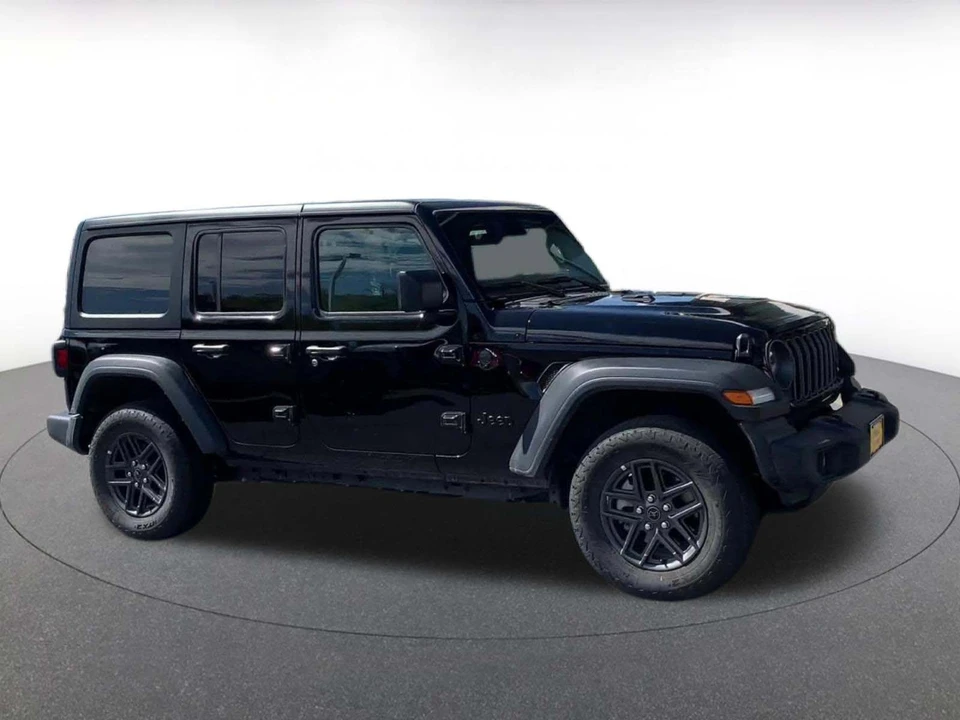 2025 Jeep JL Wrangler - Image 13 of 31