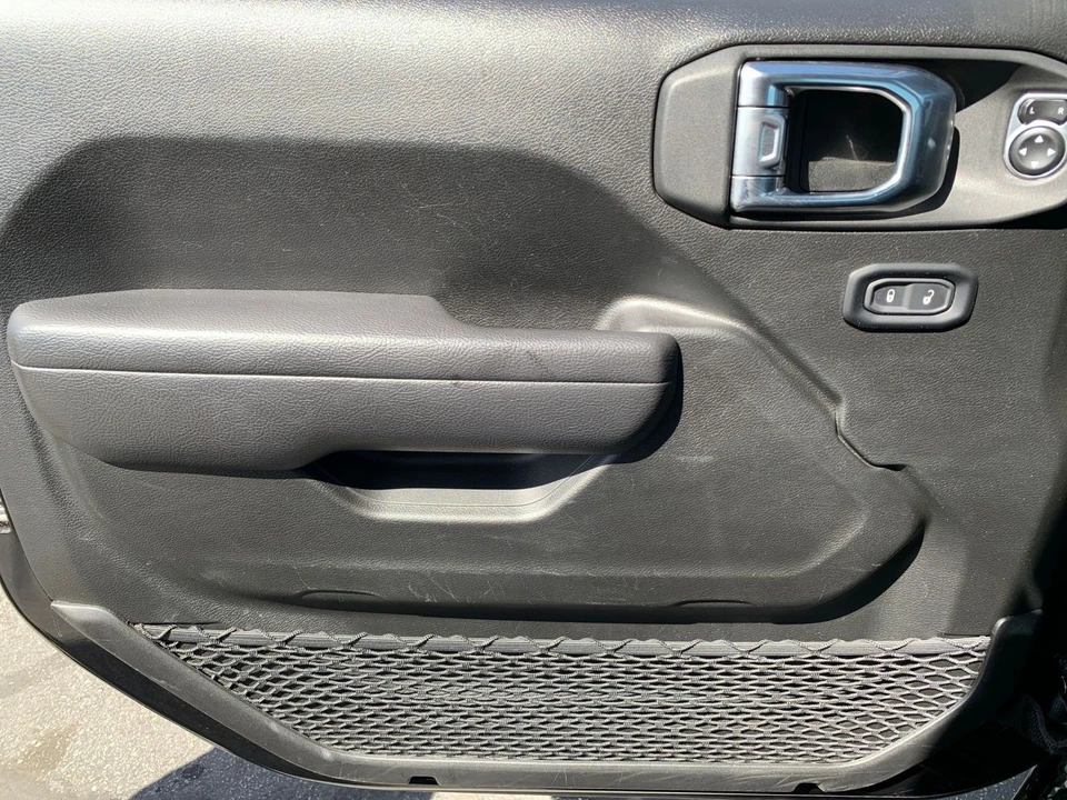 2025 Jeep JL Wrangler - Image 20 of 31