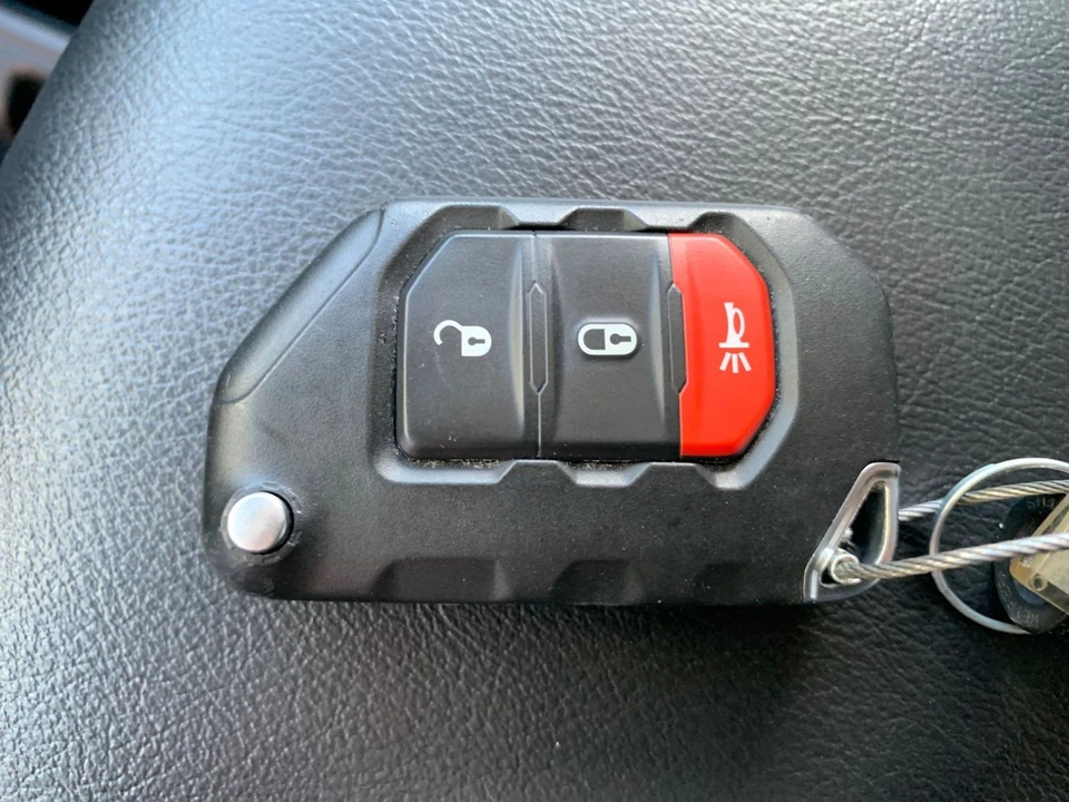 2025 Jeep JL Wrangler - Image 22 of 31
