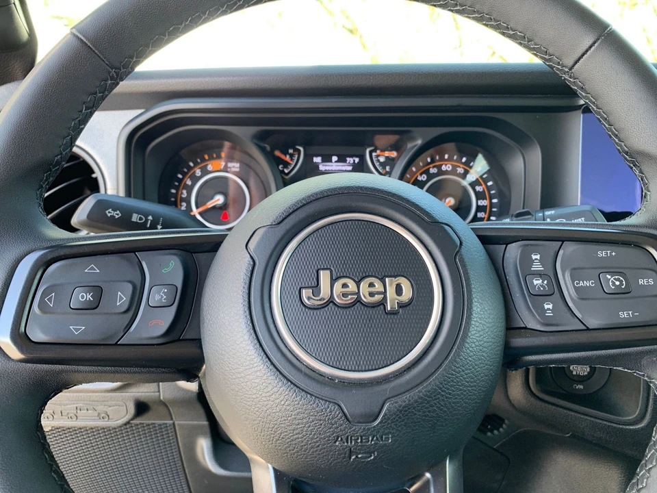 2025 Jeep JL Wrangler - Image 28 of 31