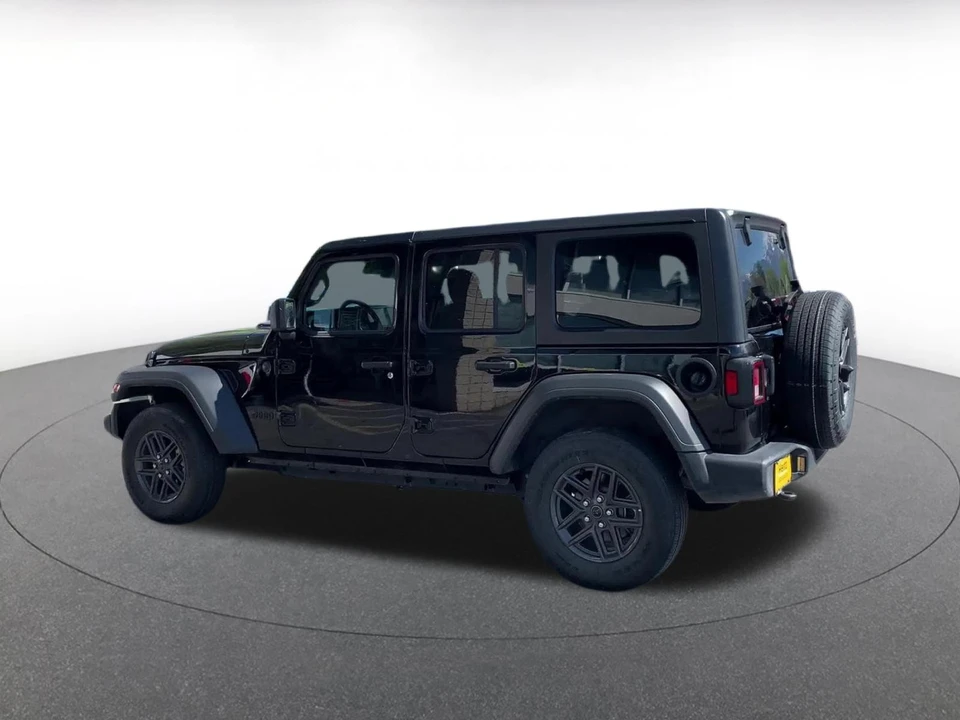 2025 Jeep JL Wrangler - Image 9 of 31