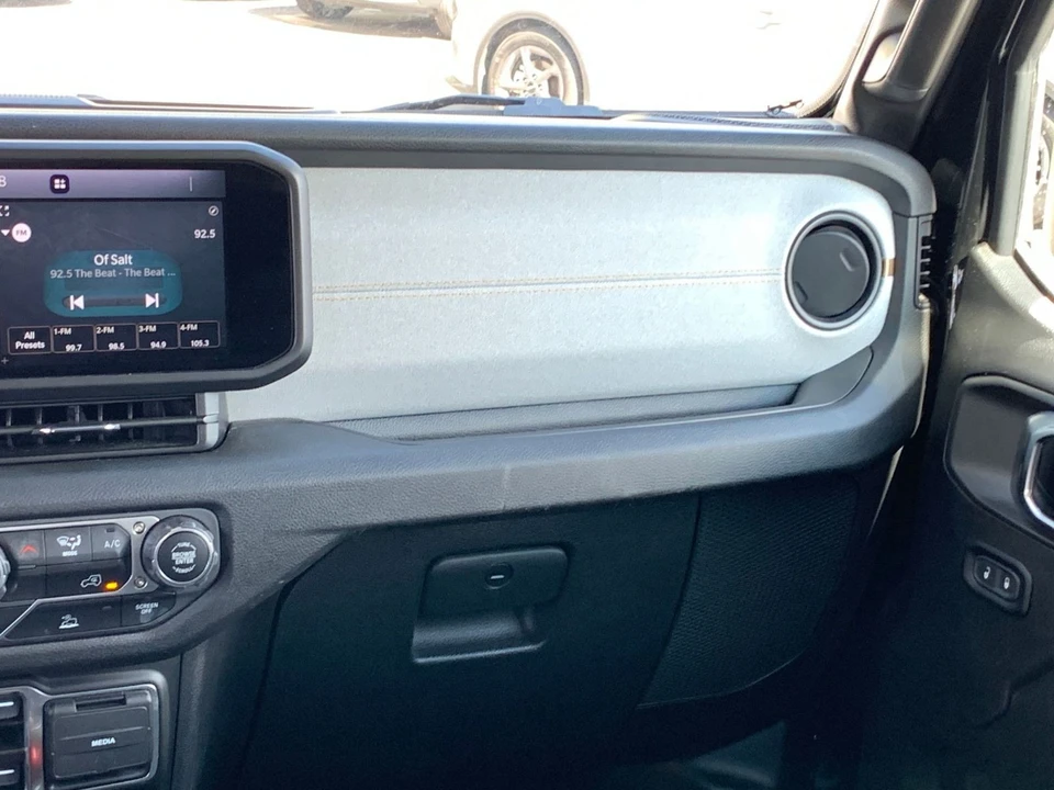 2025 Jeep JL Wrangler - Image 29 of 31