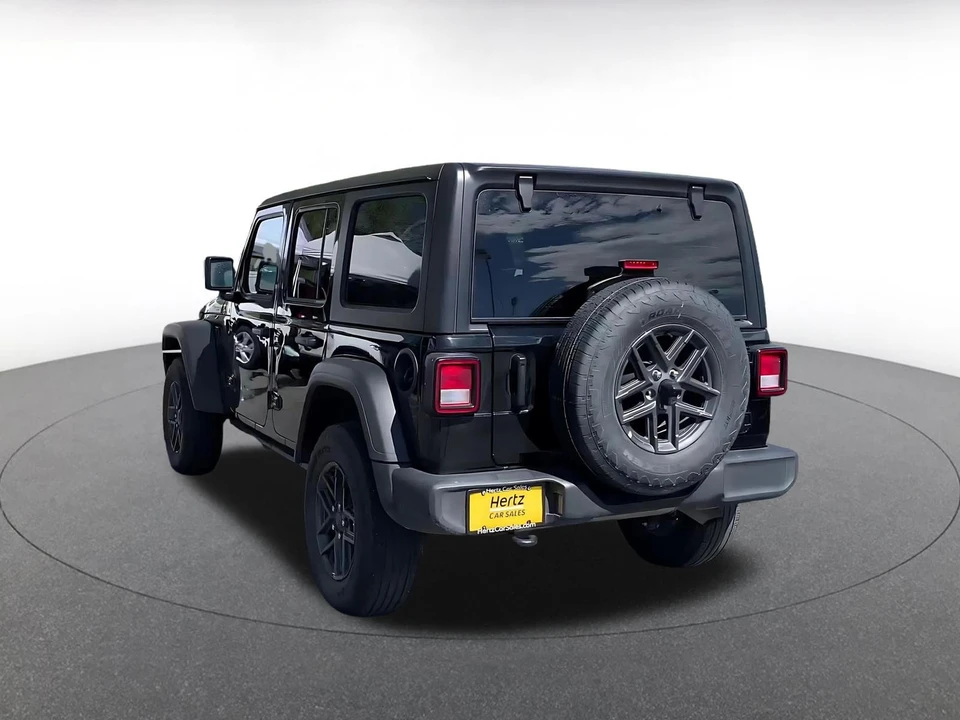 2025 Jeep JL Wrangler - Image 15 of 31