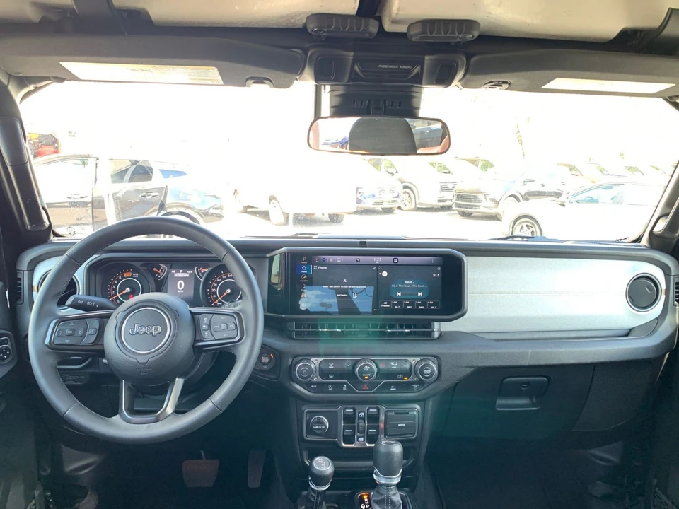 2025 Jeep JL Wrangler - Image 27 of 31