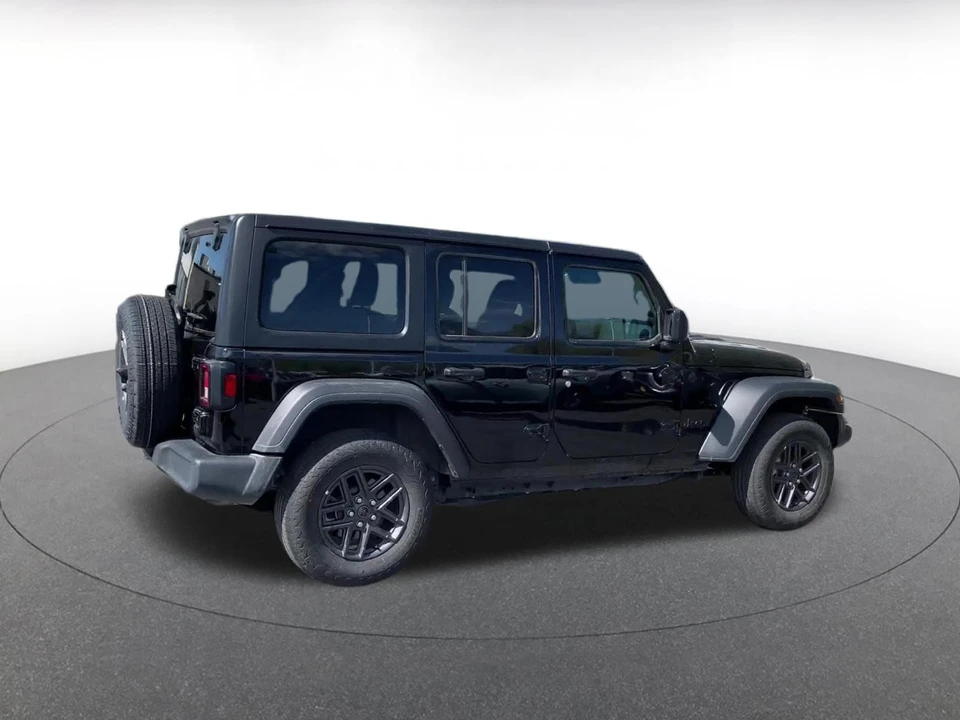 2025 Jeep JL Wrangler - Image 10 of 31