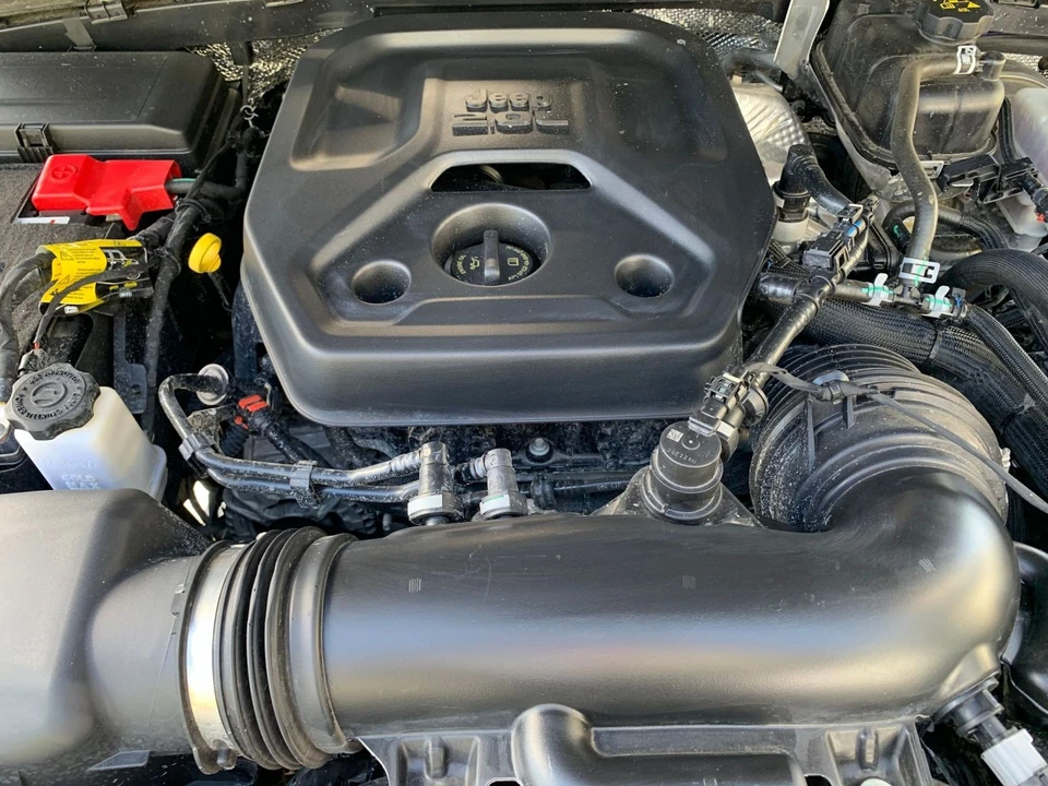 2025 Jeep JL Wrangler - Image 26 of 31