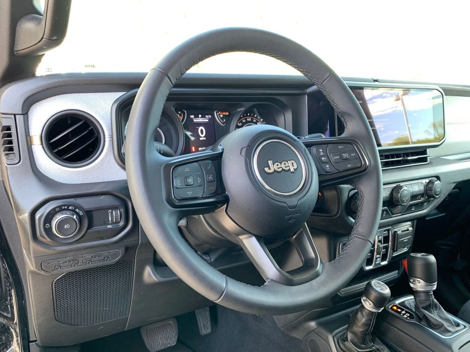 2025 Jeep JL Wrangler - Image 28 of 31