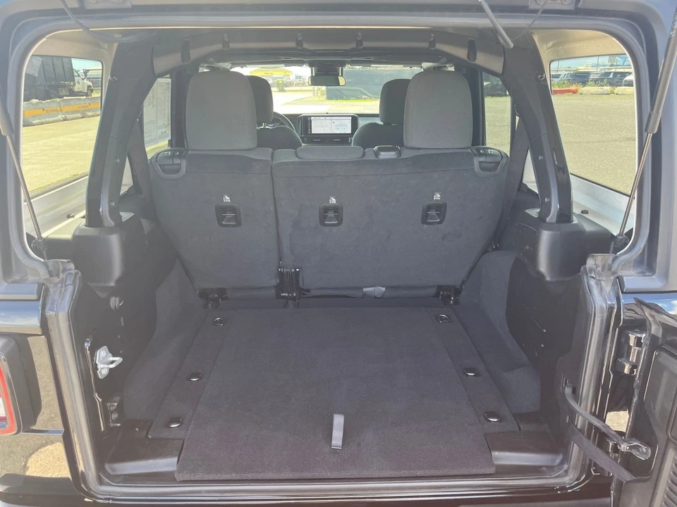 2025 Jeep JL Wrangler - Image 27 of 31