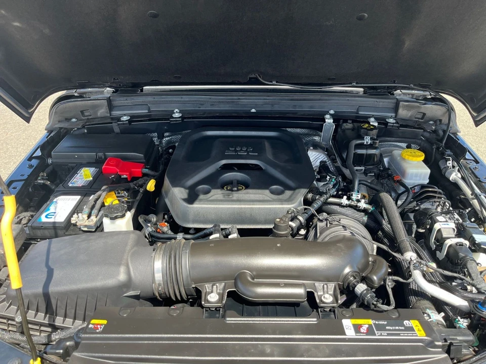 2025 Jeep JL Wrangler - Image 28 of 31