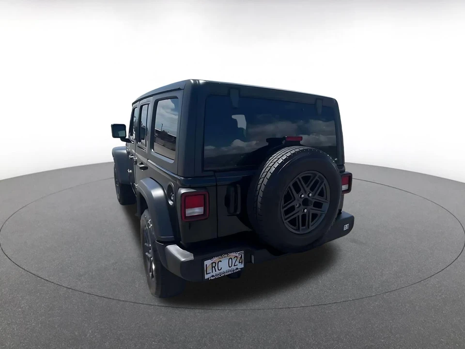 2025 Jeep JL Wrangler - Image 16 of 31