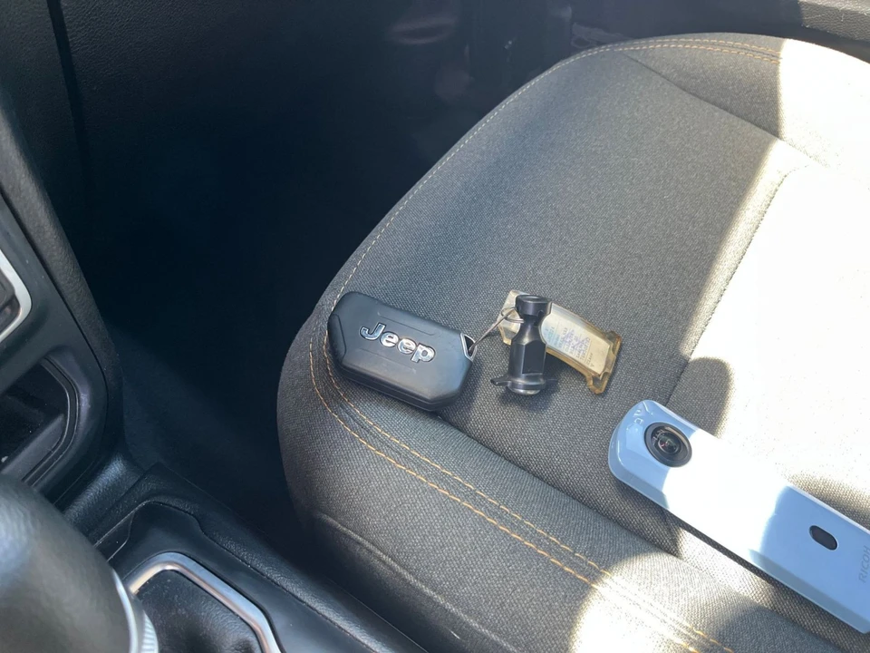 2025 Jeep JL Wrangler - Image 20 of 31