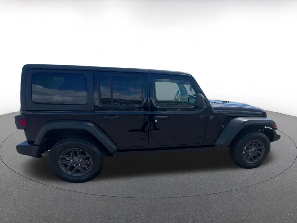 2025 Jeep JL Wrangler - Image 17 of 31