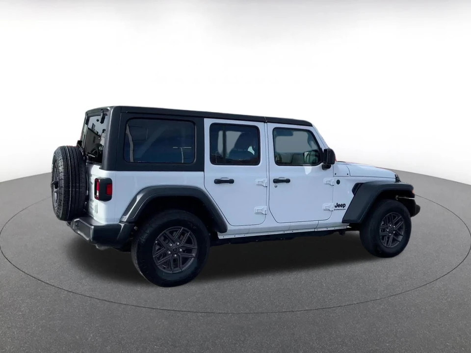 2025 Jeep JL Wrangler - Image 16 of 31