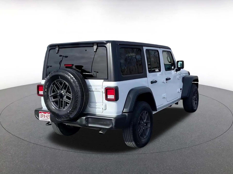 2025 Jeep JL Wrangler - Image 11 of 31