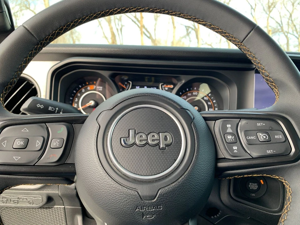 2025 Jeep JL Wrangler - Image 28 of 31