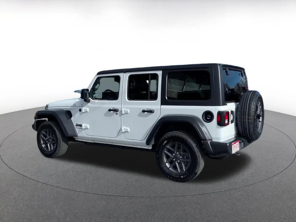 2025 Jeep JL Wrangler - Image 11 of 31