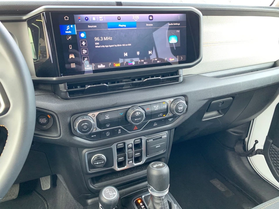 2025 Jeep JL Wrangler - Image 18 of 31
