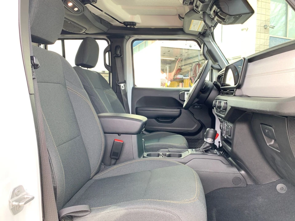 2025 Jeep JL Wrangler - Image 30 of 31