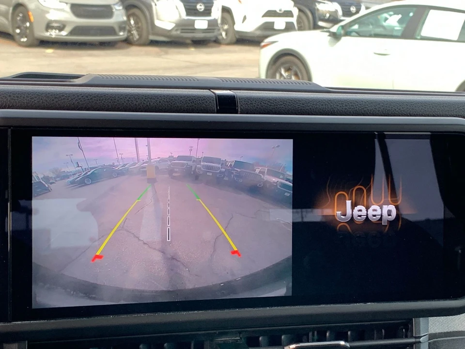 2025 Jeep JL Wrangler - Image 24 of 31