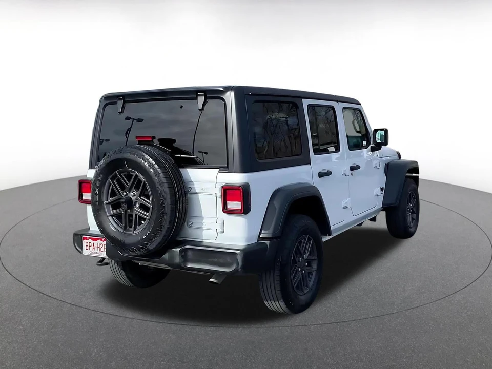2025 Jeep JL Wrangler - Image 15 of 31