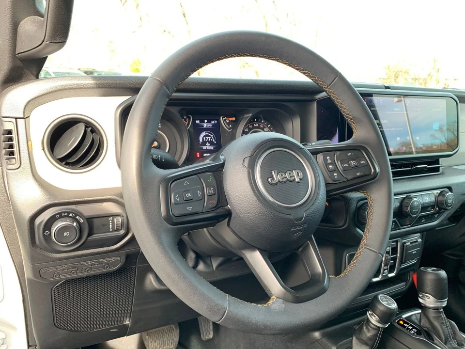2025 Jeep JL Wrangler - Image 28 of 31