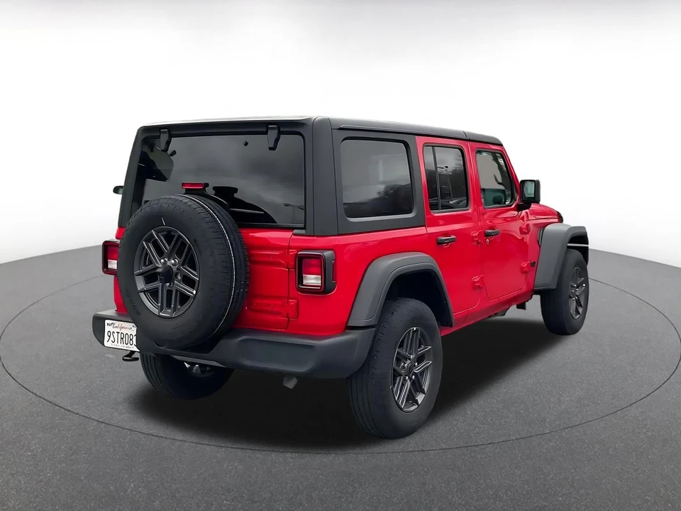 2025 Jeep JL Wrangler - Image 15 of 31