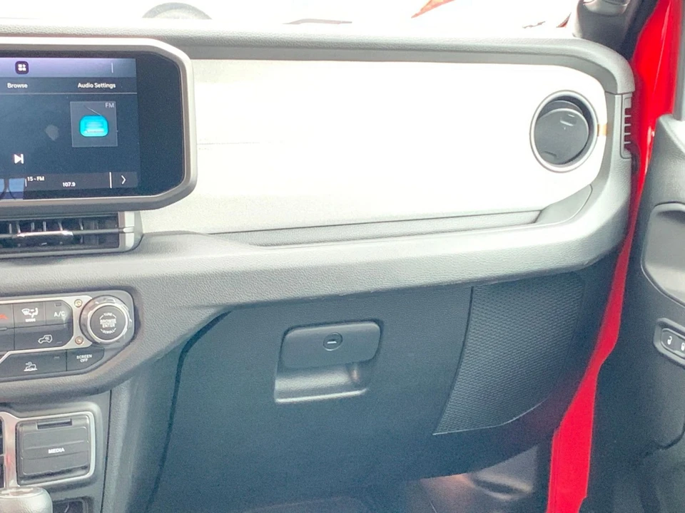 2025 Jeep JL Wrangler - Image 29 of 31