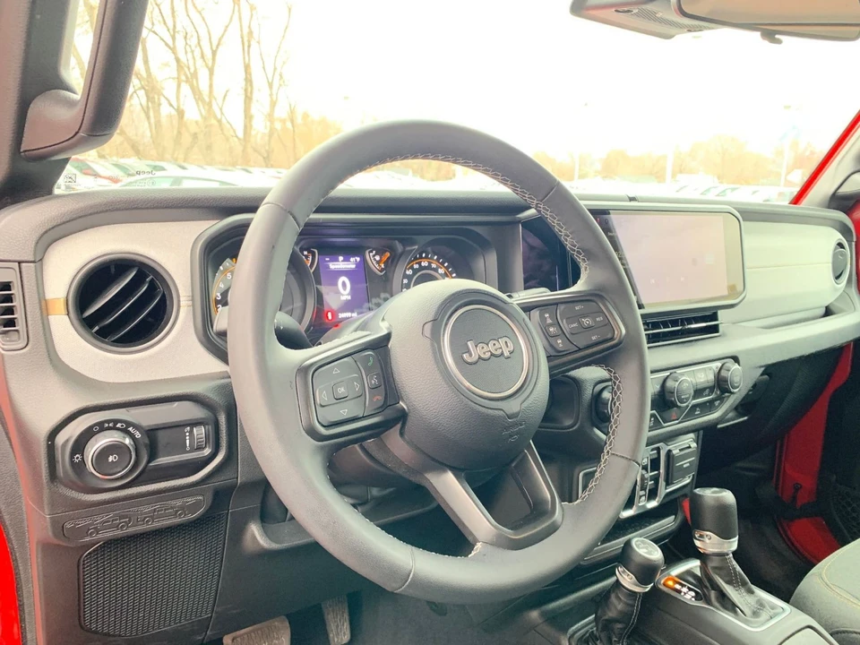 2025 Jeep JL Wrangler - Image 28 of 31