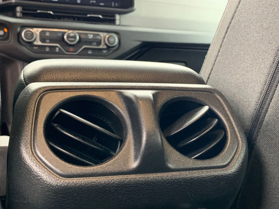 2025 Jeep JL Wrangler - Image 23 of 31