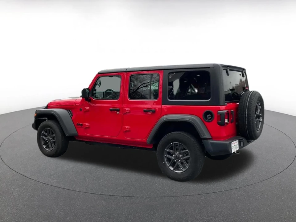 2025 Jeep JL Wrangler - Image 11 of 31