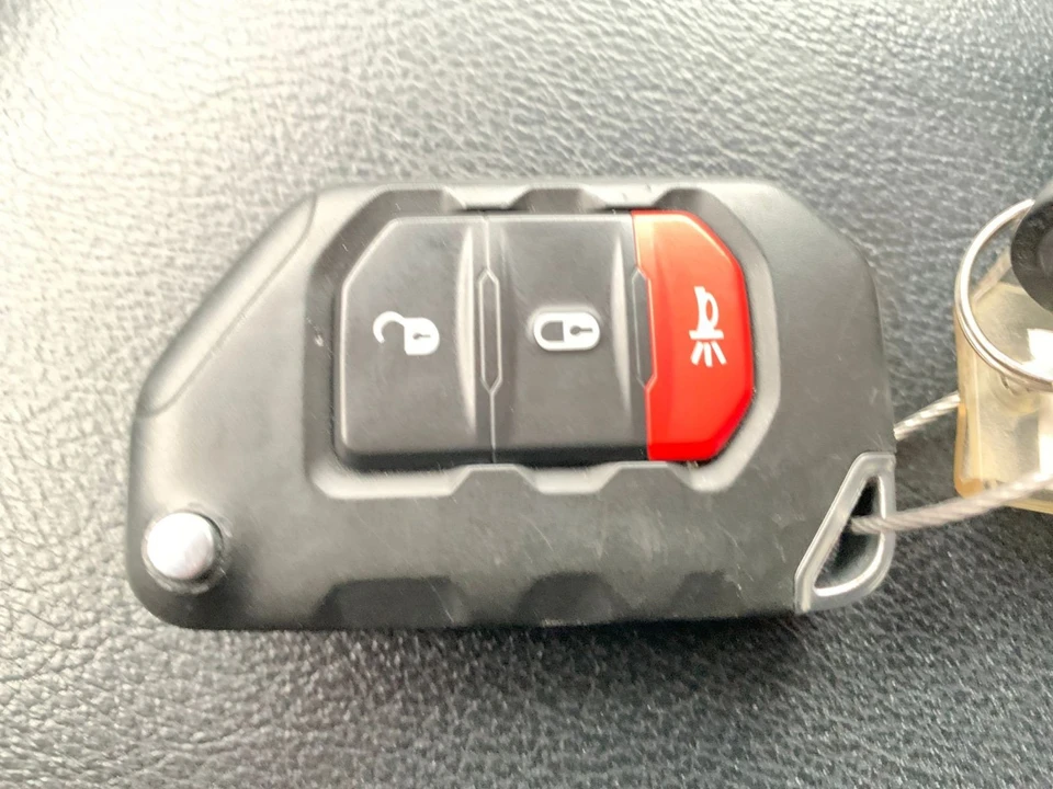2025 Jeep JL Wrangler - Image 22 of 31