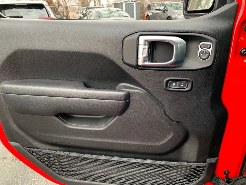 2025 Jeep JL Wrangler - Image 20 of 31