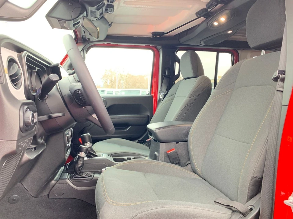 2025 Jeep JL Wrangler - Image 27 of 31