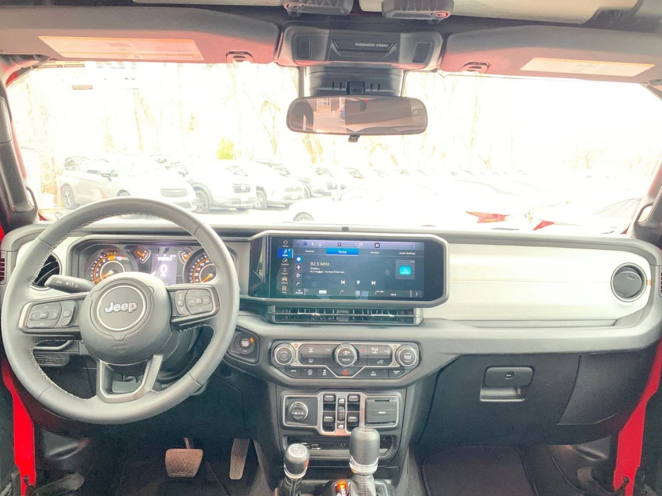 2025 Jeep JL Wrangler - Image 27 of 31