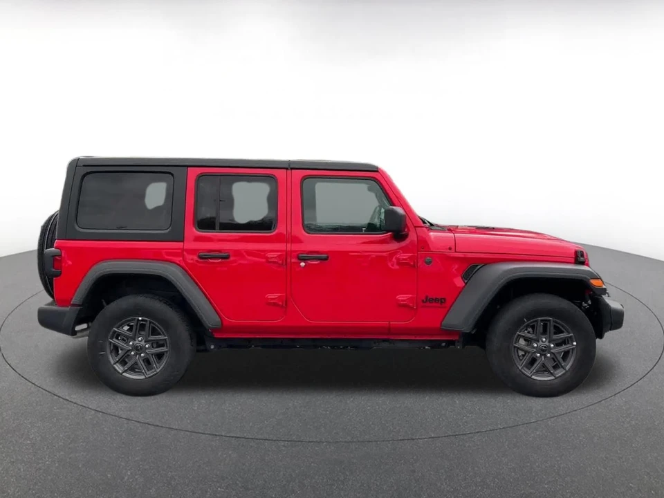 2025 Jeep JL Wrangler - Image 17 of 31